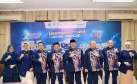 Rektor Universitas Terbuka Ali Muktiyanto beserta jajaran di sela acara Puncak Dies Natalis ke-42 UT bertema “Mendunia dengan Inovasi, Berdampak untuk Negeri”, Jumat (4/9/2026).