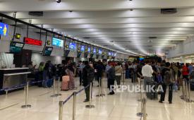 Suasana Bandara Soekarno-Hatta seusai ada pembaruan status operasional bandara, Ahad (6/9/2026). Akibat erupsinya Gunung Anak Krakatau, Bandara Soekarno-Hatta sempat ditutup.
