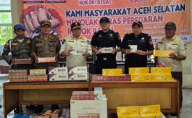 Operasi pasar gabungan oleh Bea Cukai Meulaboh bersama Satuan Polisi Pamong Praja dan Wilayatul Hisbah (Satpol PP dan WH) Kabupaten Aceh Selatan menindak 40.960 batang rokok ilegal.