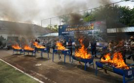 Bea Cukai Mataram memusnahkan barang yang menjadi milik negara (BMMN), yaitu hasil tembakau berupa rokok ilegal berbagai jenis dan merek.