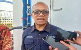 Teknisi Pemeliharaan Instalasi Pemeliharaan Sarana Rumah Sakit (IPSRS) di RSUP Dr Sardjito, Arismantoro, saat menjelaskan manfaat penggunaan gas PGN untuk mendukung operasional, di Sleman, Yogyakarta, Selasa (15/9/2026).