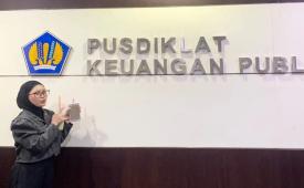 Vira Andini, mahasiswa Program Studi (prodi) Manajemen Universitas Nusa Mandiri (UNM), berhasil menuntaskan program magang di Badan Pendidikan dan Pelatihan Keuangan (BPPK) Kementerian Keuangan Republik Indonesia.