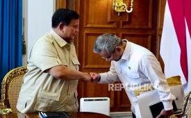 Presiden RI Prabowo Subianto bertemu Menkeu Suahasil Nazara di Istana Merdeka, Jakarta Pusat, Selasa (22/9/2026).