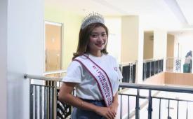 Bagi Devi Aprilia Putri, keinginan menjadi Puteri Indonesia bermula dari kebiasaan diam-diam menonton ajang kecantikan bersama sang kakak saat masih kecil.