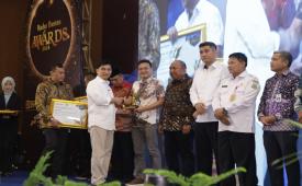 bank bjb meraih penghargaan Kategori Inovasi Pengembangan Ekonomi dan UMKM melalui Program Kolaborasi Split Bill dan Agen Laku Pandai dalam ajang Radar Banten Awards 2026 – Anugerah Corporate Social Responsibility dan Inovasi.