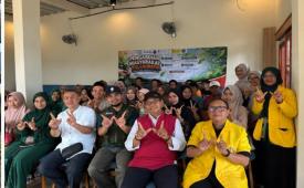 Kegiatan Pengabdian Masyarakat Kolaboratif menggelar edukasi pengelolaan sampah dan pemberdayaan komunitas berbasis ekonomi syariah di Hutan Wakaf Zona 3, Kabupaten Bogor.