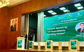 Chair UI GreenMetric Dr. Vishnu Juwono menyampaikan keynote speech dalam UI GreenMetric Sustainable University Rankings 2026 Results & Awards Ceremony di Azerbaijan State Oil and Industry University (ASOIU), Baku, Azerbaijan, Kamis (24/9/2026).