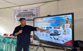 Tim Ekspedisi Patriot Unpad memberikan materi pengembangan kelembagaan klaster konsumsi dan pemasaran produk dalam workshop peningkatan kapasitas manajemen kelembagaan, keuangan, dan pemasaran di Kawasan Transmigrasi Bomberay-Tomage, Fakfak, Papua Barat.