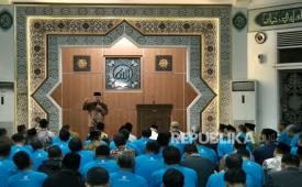 Mendikdasmen Abdul Muti memberikan kuliah Subuh kepada peserta Rakornas Sekolah/Madrasah Muhammadiyah Unggul 2026 di Kota Depok, Jawa Barat, Rabu (30/9/2026).
