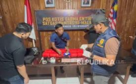 Seorang pria ditangkap saat membawa dua tas ransel berisi sabu.