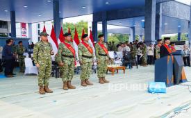 Panglima TNI Jenderal Agus Subiyanto melaksanakan geladi bersih perayaan HUT ke-81 TNI di Lapangan Prima Mabes TNI, Cilangkap, Jakarta Timur, Sabtu (2/10/2026).