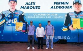  Pembalap Gresini Racing Alex Marquez (Kiri) dan Fermin Aldeguer (kanan) dalam acara Aspira x Gresini Racing Meet & Greet yang digelar Aspira di Jakarta, Selasa (6//10/2026),
