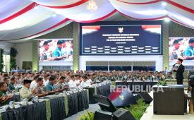 Presiden RI Prabowo Subianto memberikan taklimat kepada 800 jenderal TNI dan Polri di Istana Kepresidenan Jakarta, Rabu (7/10/2026).