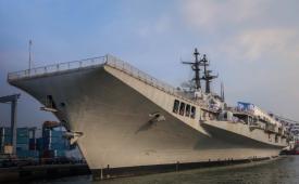 Kapal induk ITS Giuseppe Garibaldi tiba di Dermaga 107 Pelabuhan Tanjung Priok, Jakarta, setelah dihibahkan Pemerintah Italia kepada Indonesia.