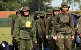 Mahasiswa penerima beasiswa peserta Program Beasiswa SDM Perkebunan dididik Bintalfisdisbun.