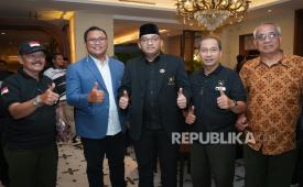 Ketua Harian DPP Partai Ummat Heikal Safar (tengah).