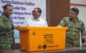 Kegiatan penyerahan dukungan fasilitas perikanan untuk membantu menjaga kualitas hasil tangkapan nelayan di Papua.