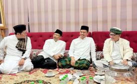 KH Imam Jazuli bersama masyayikh PBNU, termasuk Rais Am KH Miftachul Akhyar