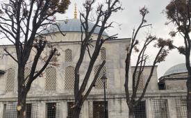 Suasana Blue Mosque di Kompleks Sultanahmet, atau kawasan Historical Peninsula, di Istanbul, Turki, Selasa (13/10/2026). 