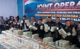 Tim gabungan Bea Cukai, BNN RI, dan Bareskrim Polri mengamankan kapal MT Global 168 yang mengangkut sekitar 1,16 ton ketamin HCl di perairan Sumatera Utara, Selasa (20/10/2026). Delapan awak kapal turut diamankan dalam penindakan tersebut.