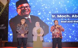 Staf Ahli Menteri Pendidikan Dasar dan Menengah Bidang Teknologi Pendidikan Muhamad Abduh memberikan pesan kepada peserta saat penutupan Kompetisi Riset dan Inovasi Siswa Indonesia (KREASI) 2026 di Yogyakarta, Kamis (22/10/2026).