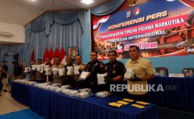Tim gabungan amankan puluhan kilogram sabu asal Malaysia di Riau.