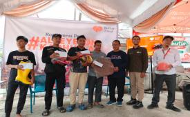 Rumah Zakat menyalurkan bantuan kemanusiaan dan alat pelindung diri untuk mendukung penanganan karhutla serta perlindungan relawan di Banjarmasin.