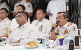 Menteri Imigrasi dan Pemasyarakatan Agus Andrianto berdialog secara virtual dengan jajaran kantor wilayah dan penerima bantuan dalam kegiatan pembukaan peringatan Hari Bakti ke-2 Kemenimipas di Tangerang, Rabu (28/10/2026).