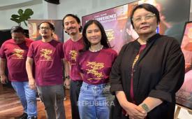 Konferensi pers peluncuran poster dan trailer film Yang Datang dan Yang Pergi di Jakarta pada Jumat (30/10/2026). Film ini dibintangi oleh Dian Sastrowardoyo dan Roy Sungkono.