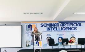 Rektor Universitas Nusa Mandiri (UNM), Prof Dwiza Riana, saat memberikan sambutan dalam Seminar Artificial Intelligence bertema “AI Vision & Impact 2026: Explore AI Skills to Outstanding Achievements” di Aula UNM kampus Jatiwaringin, Jakarta Timur, Kamis (29/10/2026).