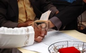 Alquran menegaskan perintah menjalankan kontrak dalam surat Al Maidah . Akad nikah   (ilustrasi)