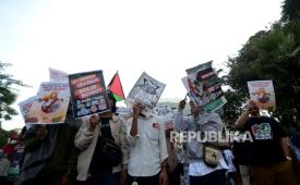 Aksi bela Palestina didukung dengan seruan boikot produk pro Israel.