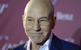 Aktor Patrick Stewart. Stewart meninggal dunia pada Rabu (28/10/2026) di usia 86 tahun setelah berjuang melawan penyakit Alzheimer dan demensia lewy body. 