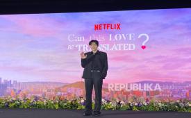 Aktor Kim Seon-ho dalam konferensi pers perilisan drakor Can This Love Be Translated di Kasablanka Hall, Jakarta Selatan, Jumat (16/1/2026).