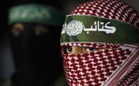 Anggota Brigade Al Qassam, sayap militer Hamas. Brigade Al Qassam menyatakan siap melindungi rakyat Palestina, menggagalkan Israel menguasai Rafah.