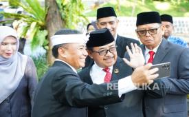 Anggota Komisi I DPRD Jabar, Sidkon Djampi (kedua dari kanan)