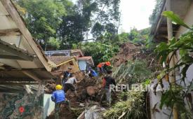 Bencana Longsor Merusak Rumah di Kampung Areng RT 01/RW 11, Desa Wangunsari, Kecamatan Lembang, Kabupaten Bandung Barat (KBB).