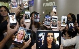Selfie atau swafoto (ilustrasi)
