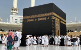 Calon jamaah haji mulai memadati Masjidil Haram di Makkah, Arab Saudi, Kamis (8/5/2025).