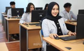 Cyber University menyediakan program studi di bidang teknologi dan bisnis digital dengan kurikulum berbasis industri. 
