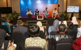 Dalam panel diskusi Indonesia Net-Zero Summit (INZS) 2026, perwakilan lembaga negara, pemerintah, dan konsorsium masyarakat sipil menegaskan bahwa masjid dan jaringan umat memiliki potensi krusial sebagai penggerak kemerdekaan energi nasional melalui skema Wakaf Hijau (Green Waqf).