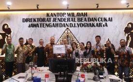 Dalam upaya mendorong pertumbuhan industri dan lapangan pekerjaan, Kanwil Bea Cukai Jateng DIY memberikan fasilitas kawasan berikat kepada dua perusahaan di Jateng. 