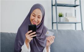 Bagi kamu, generasi muda, Gen Z, maupun young millennials yang selalu ingin tampil beda dan up-to-date dengan tren seni lokal, kehadiran kartu uang elektronik edisi spesial tentu menjadi hal yang paling dinantikan. (ilustrasi)