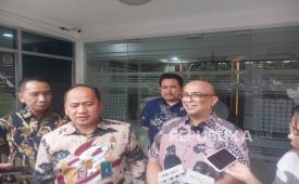 Direktur Penyidikan Jaksa Agung Muda Tindak Pidana Khusus (Jampidsu) Syarief Sulaiman Nahdi menjelaskan penggeledahan yang dilakukan di rumah mantan Menteri LHK Siti Nurbaya Bakar, pada Rabu (28/1/2026) dan Kamis (29/1/2026). Penggeledahan di rumah mantan menteri dari Partai Nasdem itu terkait dengan pengusutan dugaan korupsi pengalihan lahan hutan untuk perkebunan dan industri kelapa sawit sepanjang periode 2015-2024.