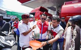 Direktur Utama Pertamina Patra Niaga Mars Ega bersama Gubernur Bali I Wayan Koster