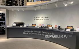 Display peralatan masak di Nexthome by Modena, instalasi berskala besar di Main Atrium Senayan City, Jakarta, yang mewujudkan visi hunian masa depan sebagai sebuah pengalaman nyata.