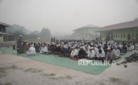 Dompet Dhuafa menggelar doa bersama dan aksi kemanusiaan bagi warga terdampak karhutla di Kotawaringin Timur.