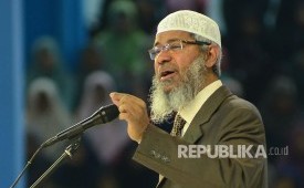 Dr Zakir Naik tampil dihadapan ribuan jamaah pada acara Dr Zakir Naik Indonesia Visit 2017.