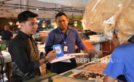 Edukasi Gerai QRIS di salah satu pasar tradisional di Batam.