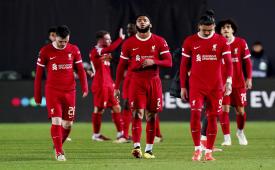 Ekspresi kekecewaan para pemain Liverpool setelah disingkirkan Atalanta dari Liga Europa.